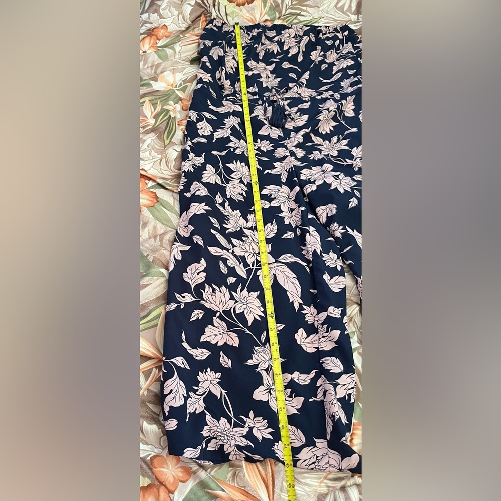 Mahina Women’s Floral Romper With Pockets Size Medium - Picture 8 of 10